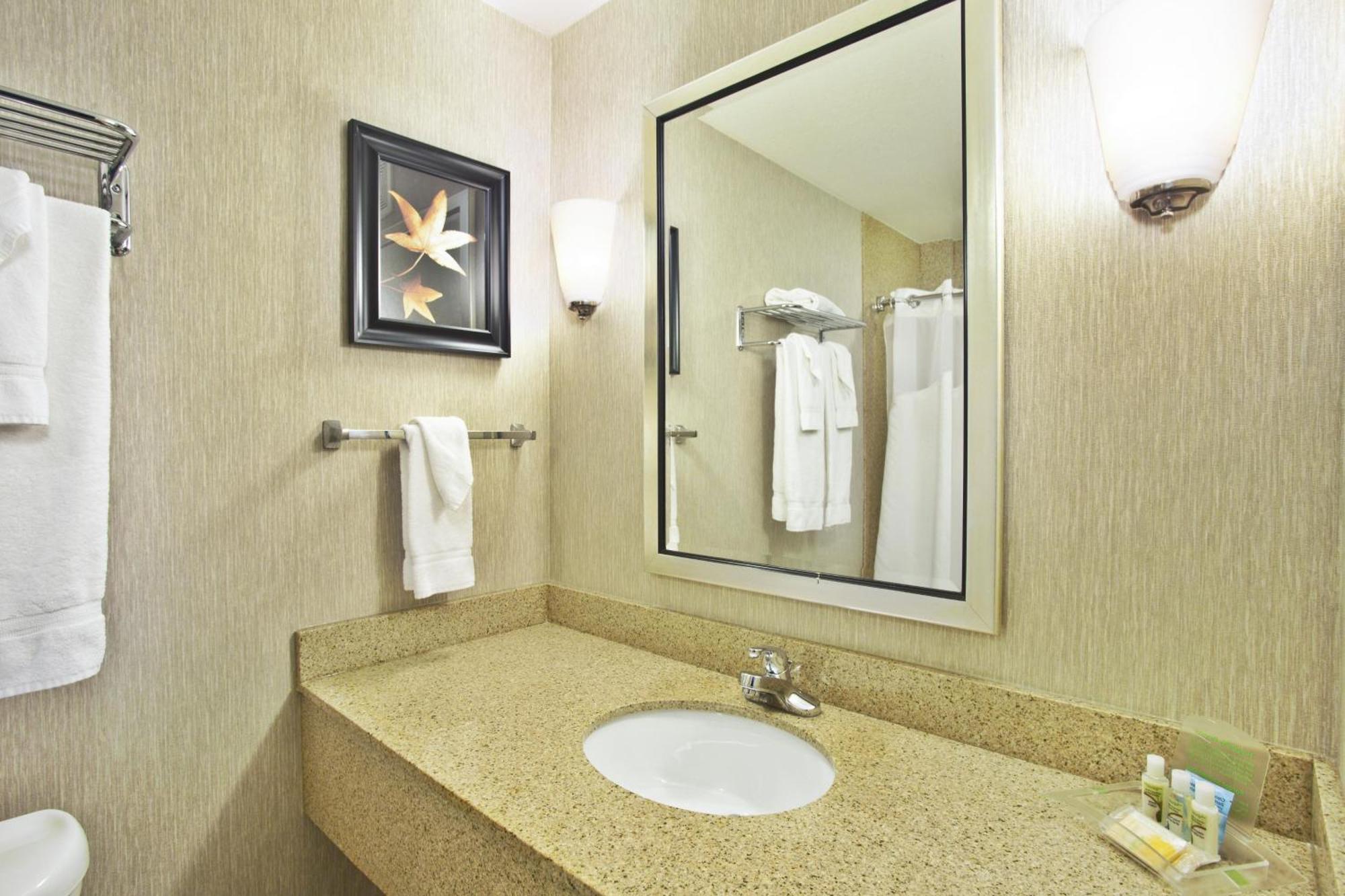 Holiday Inn & Suites Green Bay Stadium By Ihg Extérieur photo