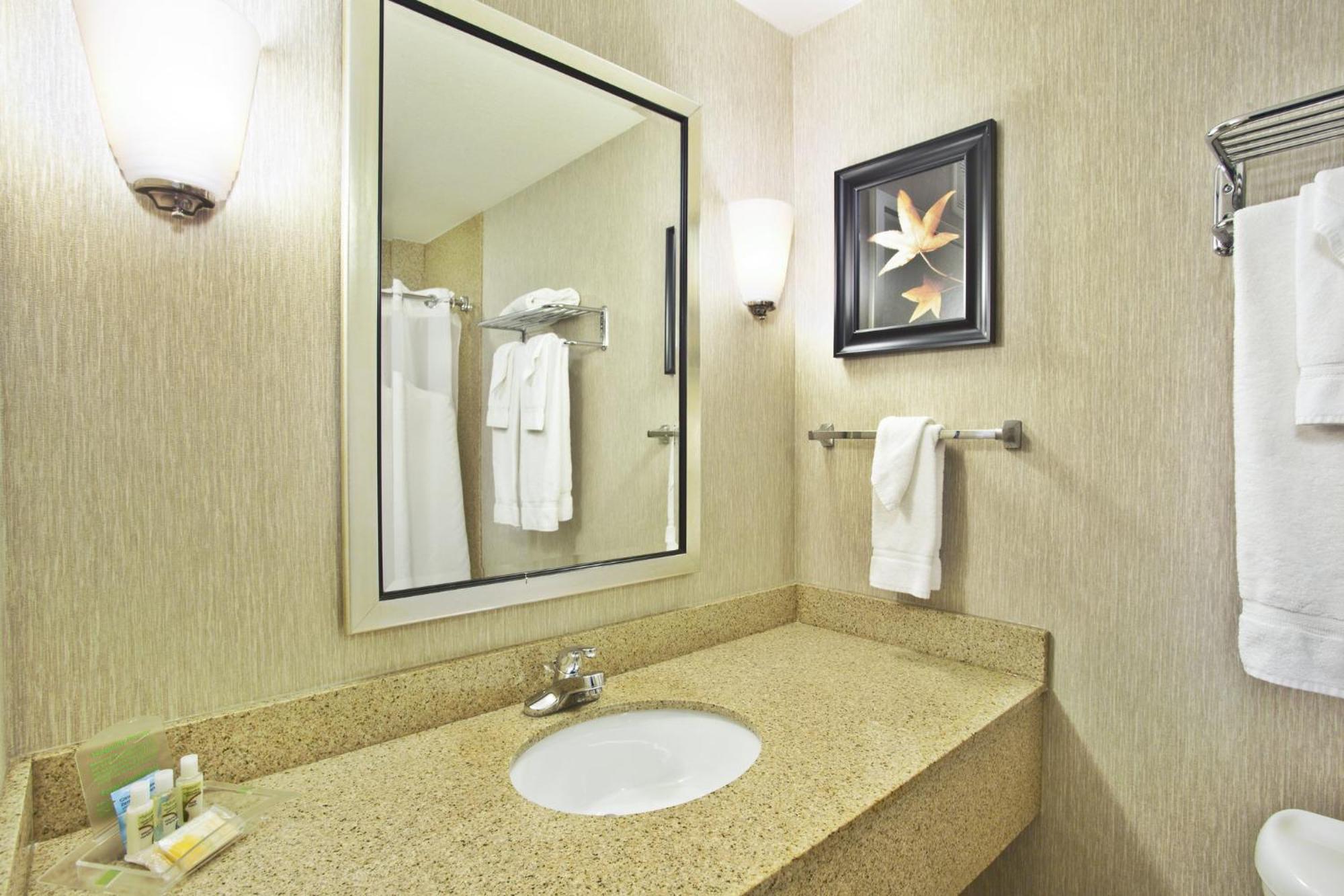 Holiday Inn & Suites Green Bay Stadium By Ihg Extérieur photo