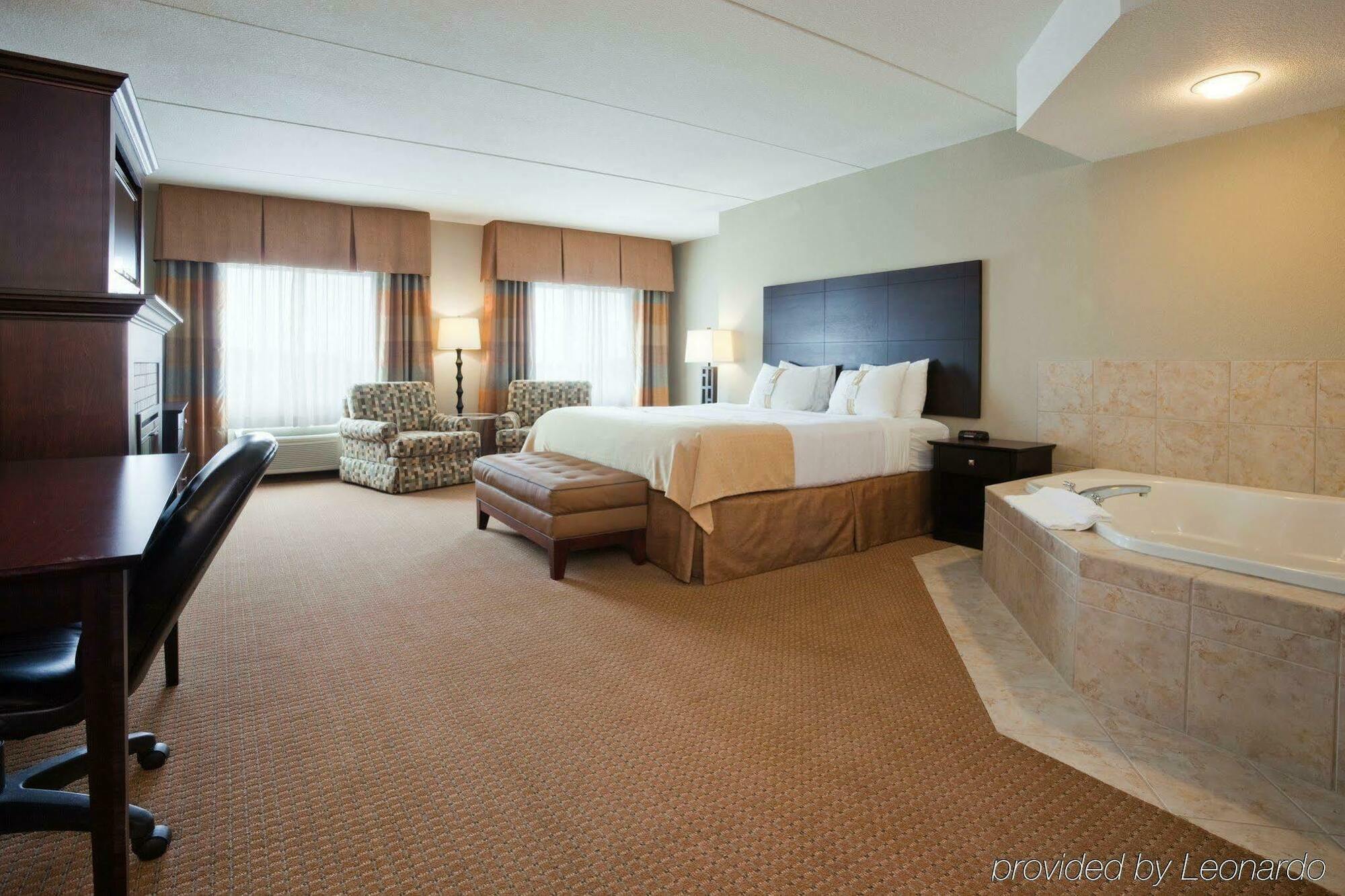 Holiday Inn & Suites Green Bay Stadium By Ihg Extérieur photo